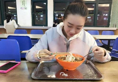 娱乐吃瓜酱贫富差距,揭秘贫富差距背后的娱乐现象