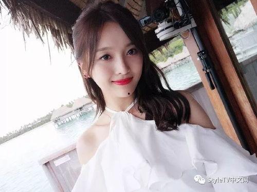 娱乐吃瓜女配变成女生,她如何华丽转身？